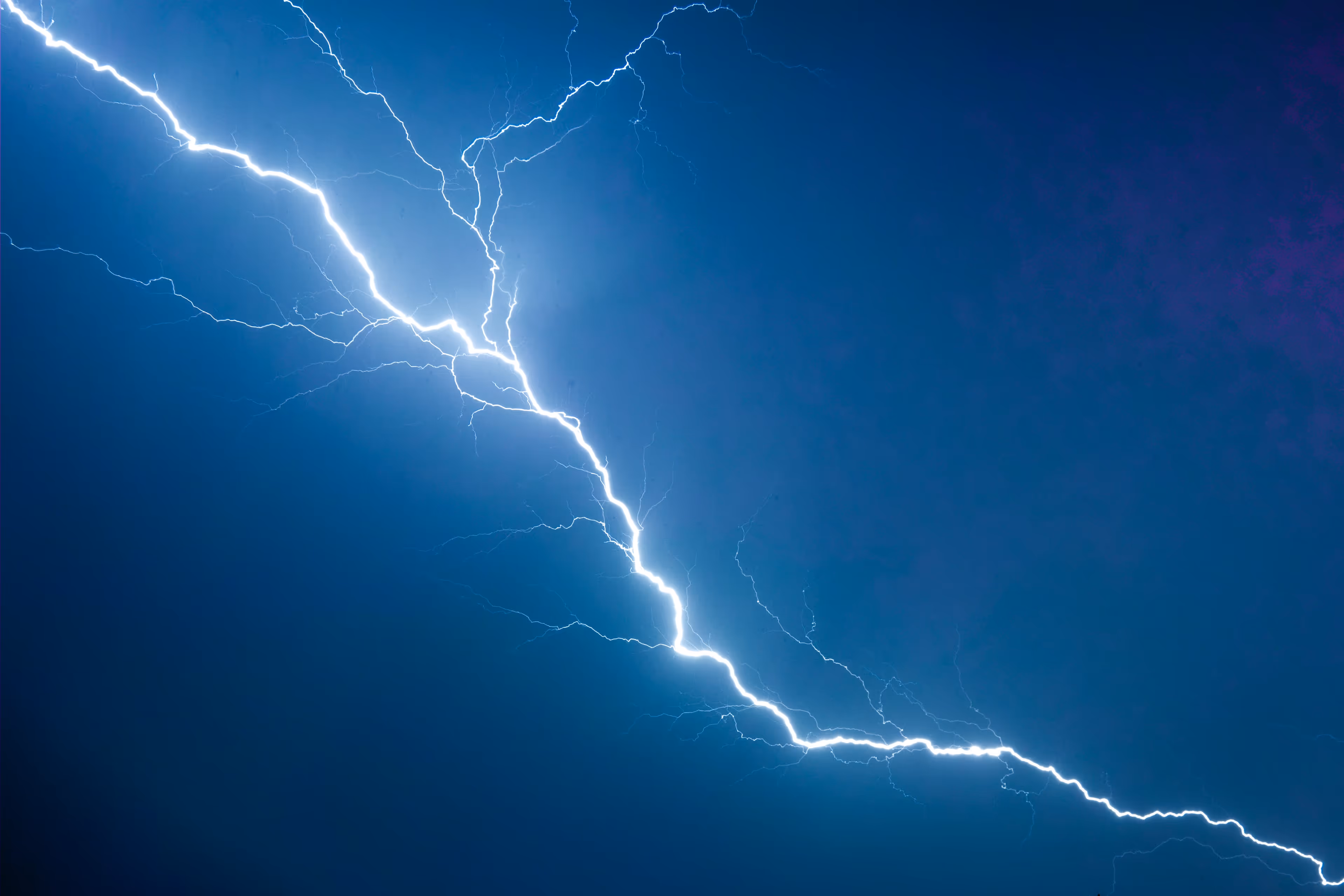 Blog post thumbnail: Salesforce Lightning Integration - CRM email integration and productivity
